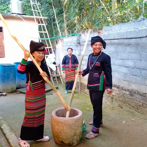 Gaol kheel tsaol jeq-e nee tavq nail maol khoel