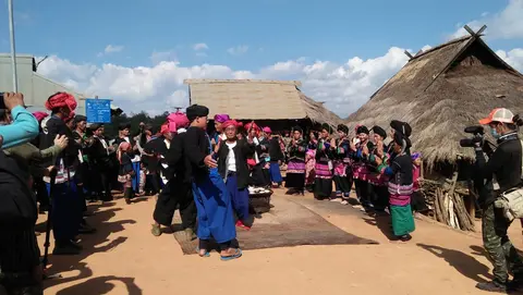 Gaol kheel tsaol jeq-e nee tavq nail maol khoel