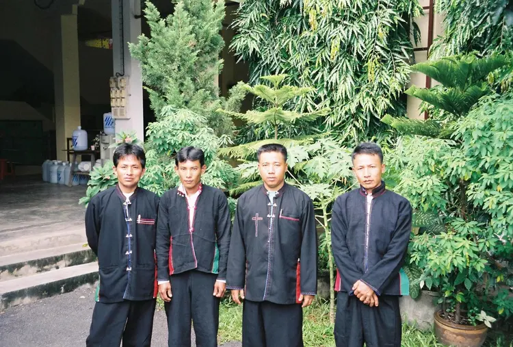 အားခေလူမျိုးနှင့်ဆိုင်သောပုံများ