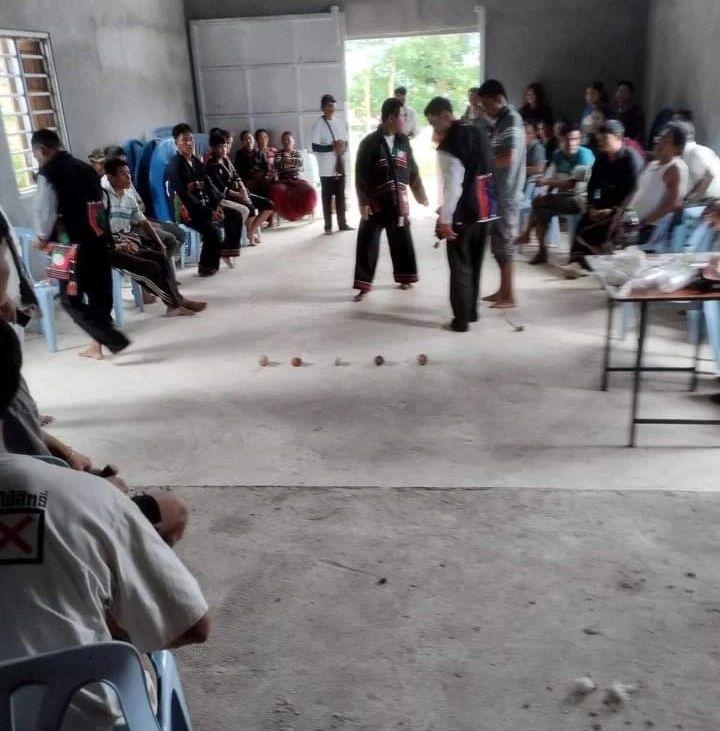 အားခေလူမျိုးနှင့်ဆိုင်သောပုံများ